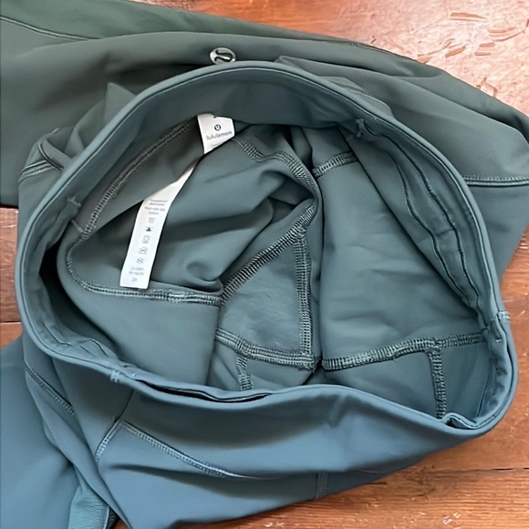 Like New Lululemon Speed Up Crop *Mesh 21" Juniper - Picture 12 of 12